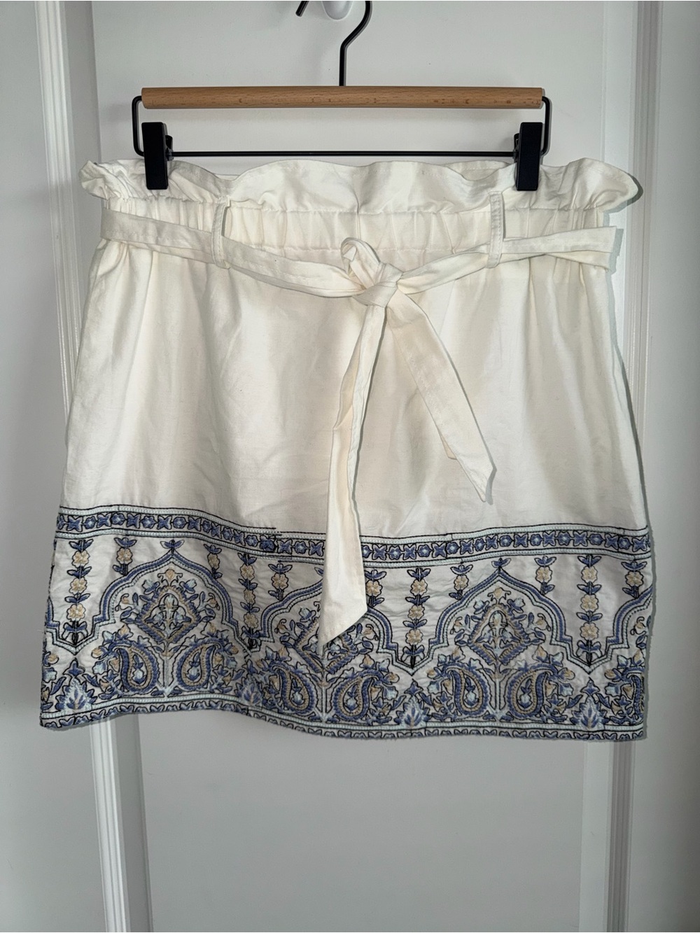 Entro Womens Large White Blue Embroidered Mini Skirt Paperbag Waist Tie Boho